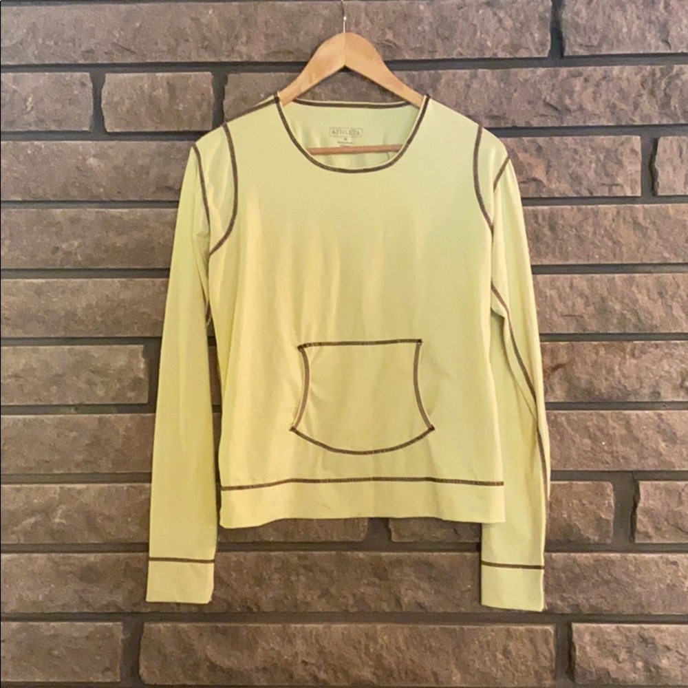 Athleta long sleeved work out shirt